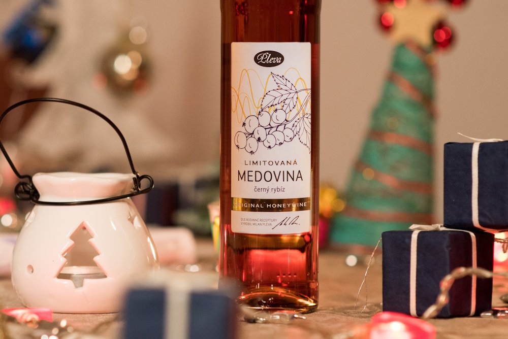 Zimní medovina s černým rybízem 0,5l – limitovaná edice, Pleva