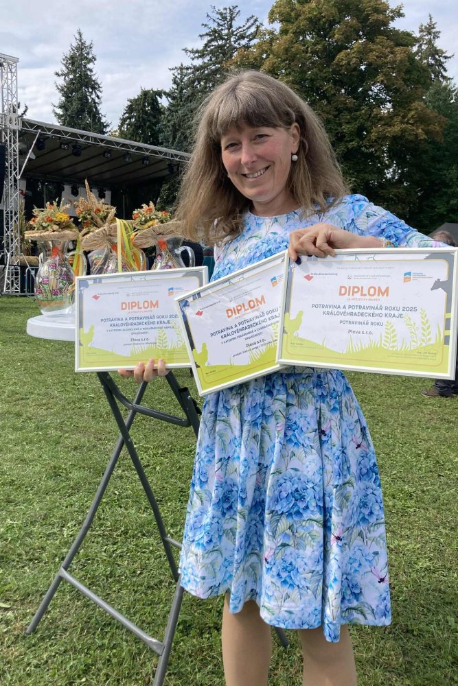 Přebírání ocenění v soutěži Potravina a Potravinář Královéhradeckého kraje 2025, rodinná firma Pleva