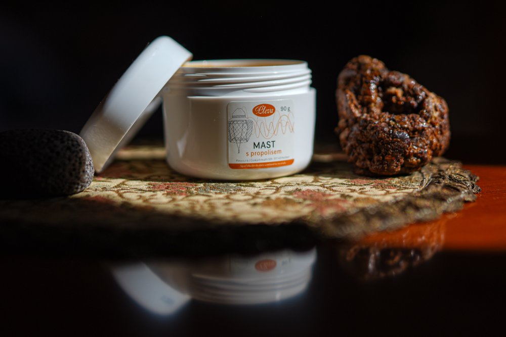 Salbe mit Propolis Pleva