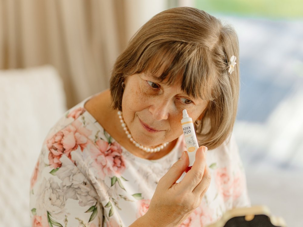 Eye cream with honey Pleva