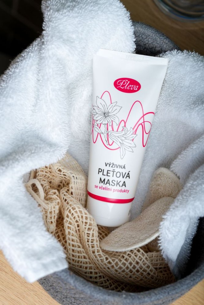 Výživná pleťová maska se včelími produkty, Pleva