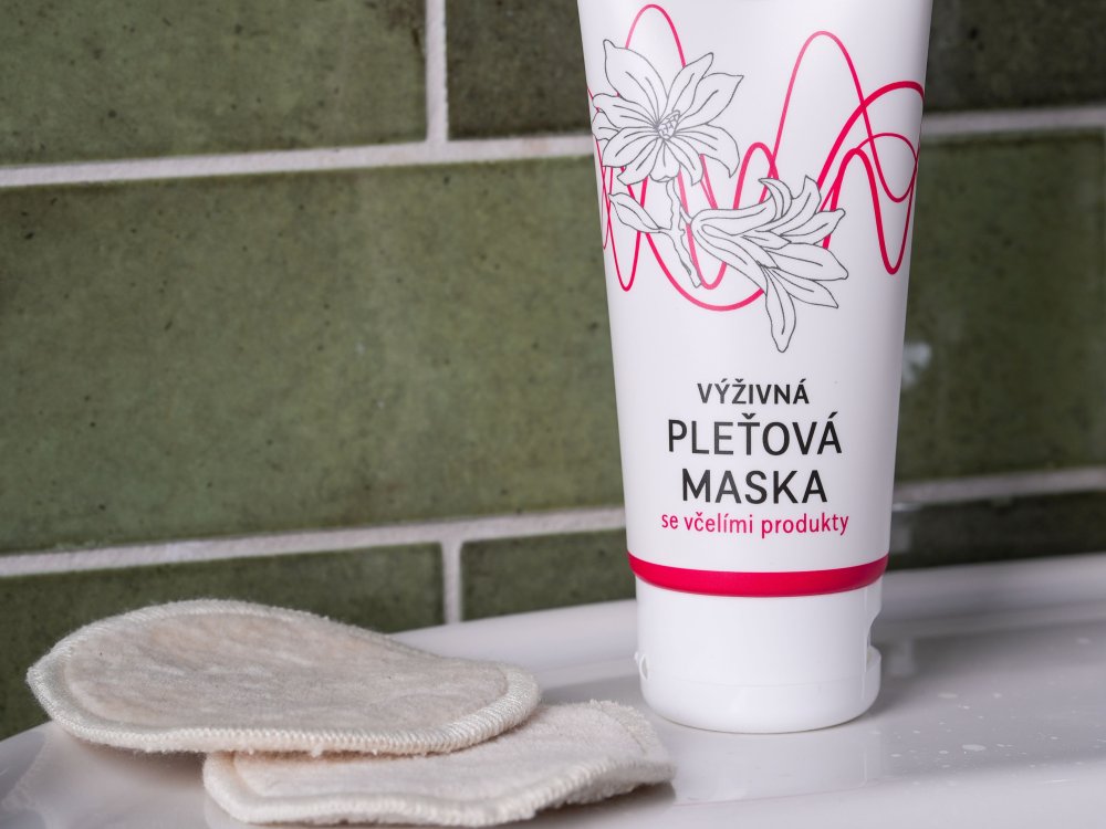 Výživná pleťová maska se včelími produkty, Pleva