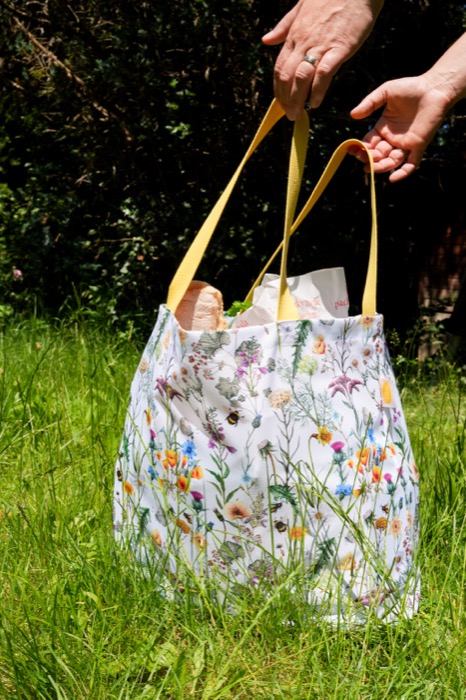 Praktická omyvatelná taška z kočárkoviny Pleva, různé vzory