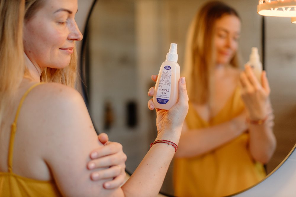 Vlasová voda s mateří kašičkou a heřmánkem pro zářivé vlasy, Pleva