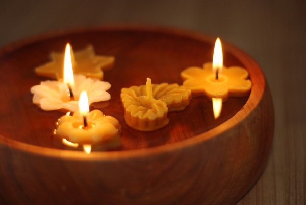 Schwimmende Weihnachtskerzen aus Bienenwachs - Stücke: 1 St.