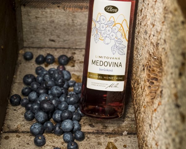 Omamná borůvková medovina 0,5 l – limitovaná edice