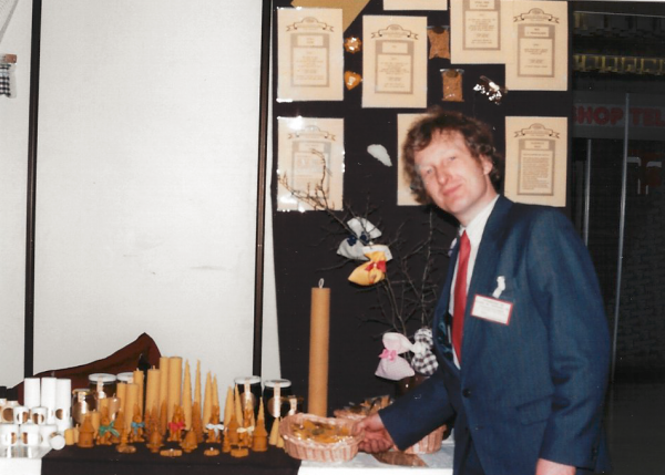 Milan Pleva na výstavě v Praze v roce 1995