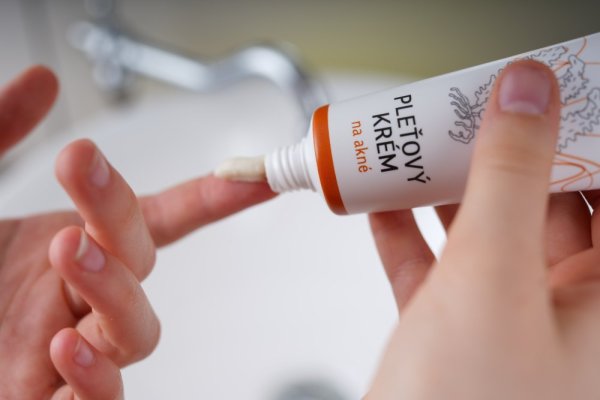 Creme für aknöse Haut