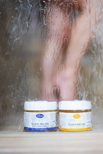 Tělový peeling se solí a medem - citronová tráva