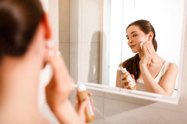 Lotion with propolis for skin with acne