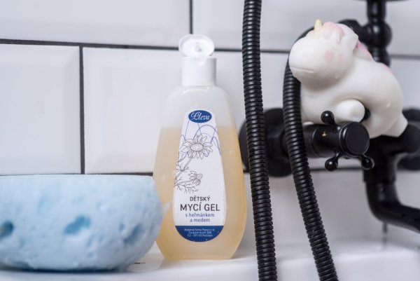 Dětský mycí gel s heřmánkem a medem