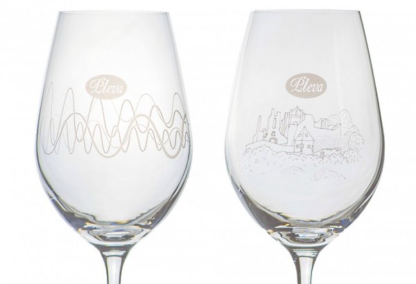 Metgläser der Familienfirma Pleva - Mead glass: 3 St. mit Wellenlinien + 3 St. mit der Burg