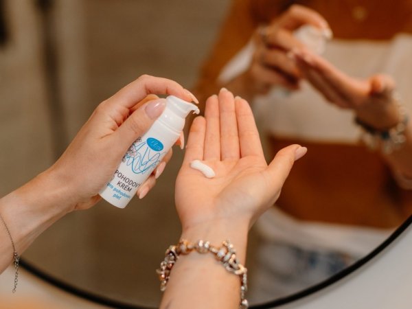 Entspannungscreme für entspannte jugendliche Haut