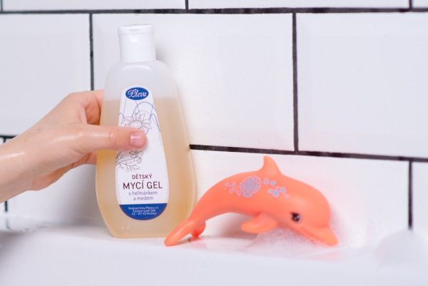 Dětský mycí gel s heřmánkem a medem