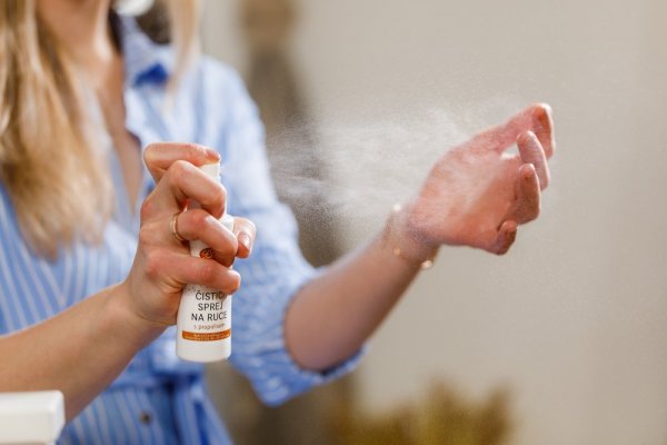 Reinigungs-Spray mit Propolis für die Hände