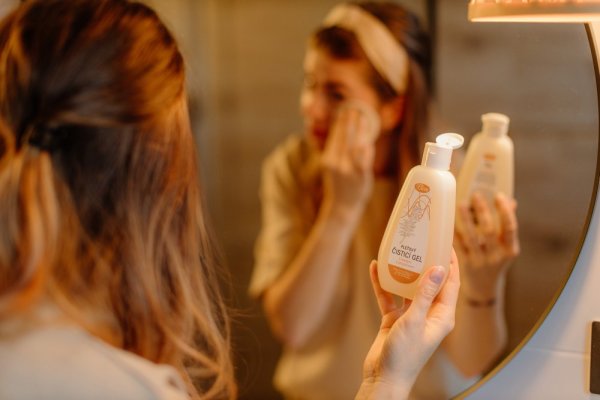 Facial Cleansing Gel with Honey and Propolis