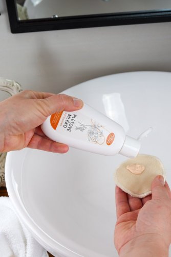 Skin milk  with propolis