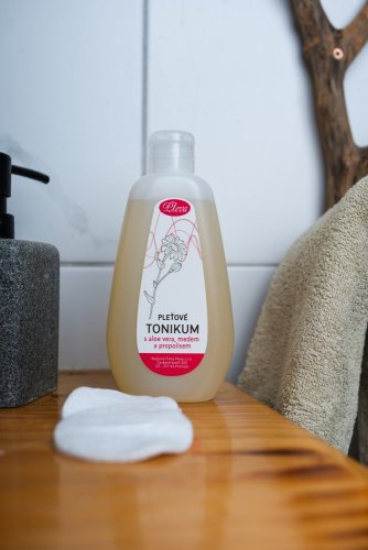 Hauttonikum mit Aloe vera, Honig und Propolis