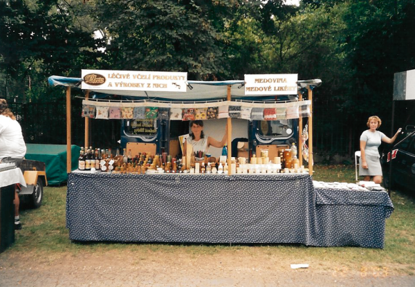 Hanka Plevová selling at the market, 2003