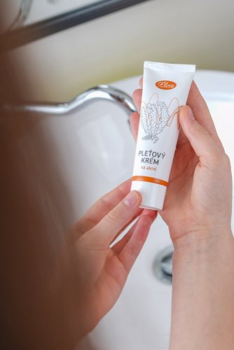 Creme für aknöse Haut