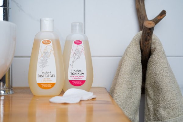 Hauttonikum mit Aloe vera, Honig und Propolis