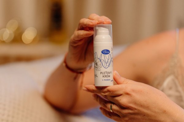 Night cream with honey - Weight: 120 g in glass