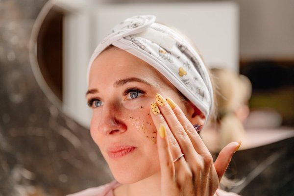 Enzym-Peeling mit Vitaminen