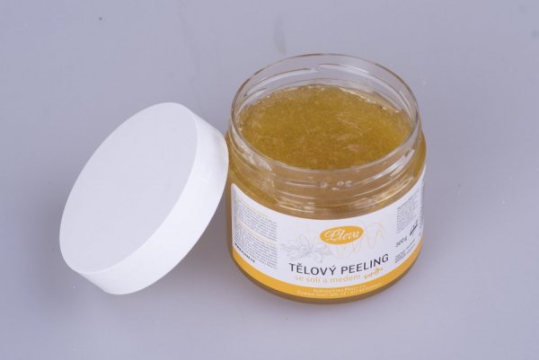 Exfoliating body scrub with honey and salt - vanilla