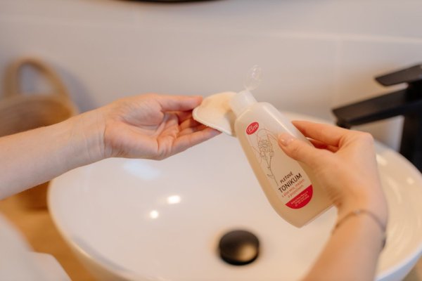Hauttonikum mit Aloe vera, Honig und Propolis