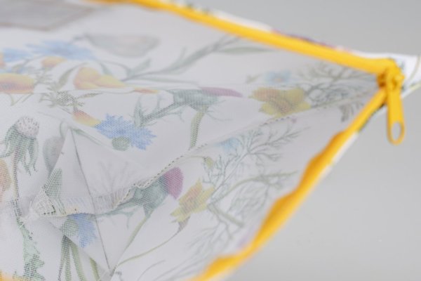 Cosmetic Bag, various patterns - Pattern: Dark bee design