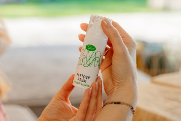 Výživný krém s mateří kašičkou 4v1