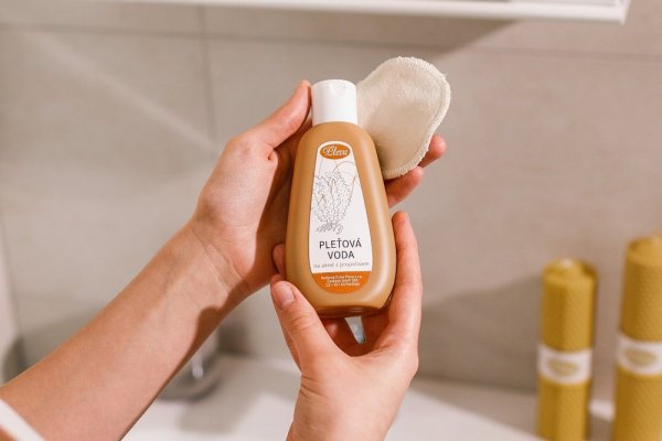 Lotion with propolis for skin with acne