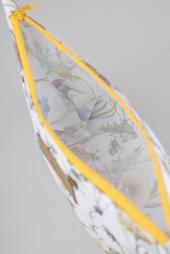 Children's natural cosmetics in a pouch, various patterns - Pattern: Bee design by Hana Foff Plevová