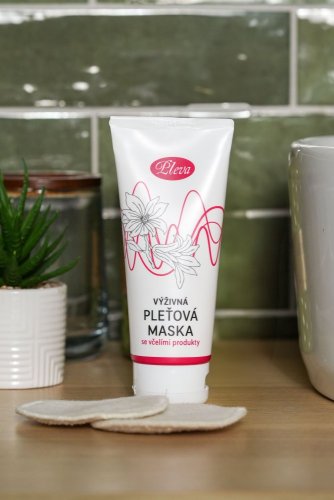 Pflegende Gesichtsmaske mit Bienenprodukten