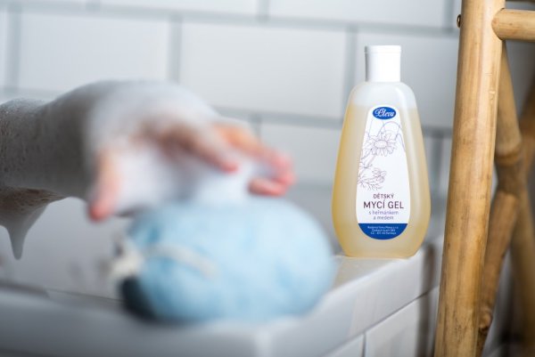 Dětský mycí gel s heřmánkem a medem