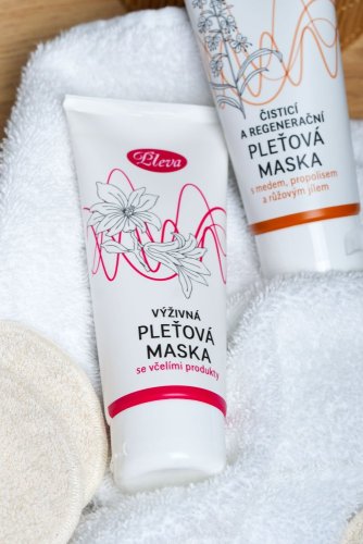 Pflegende Gesichtsmaske mit Bienenprodukten