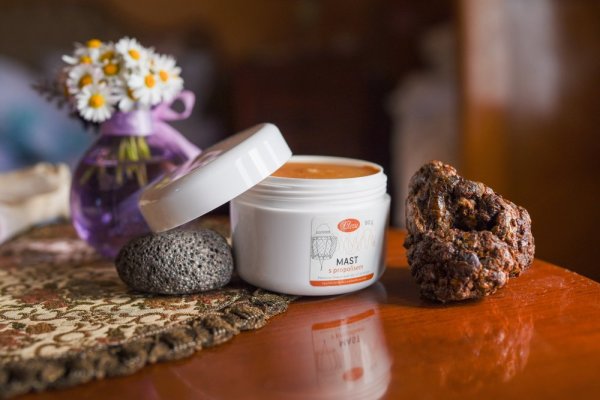 Ointment with propolis