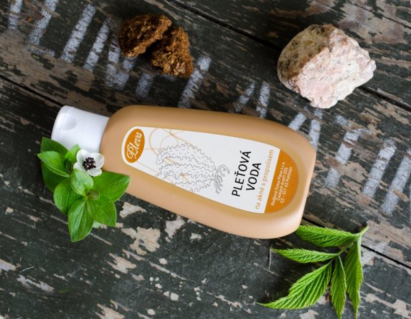 Lotion with propolis for skin with acne