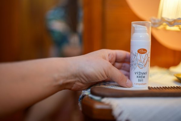 Hautcreme mit Propolis 5 in 1