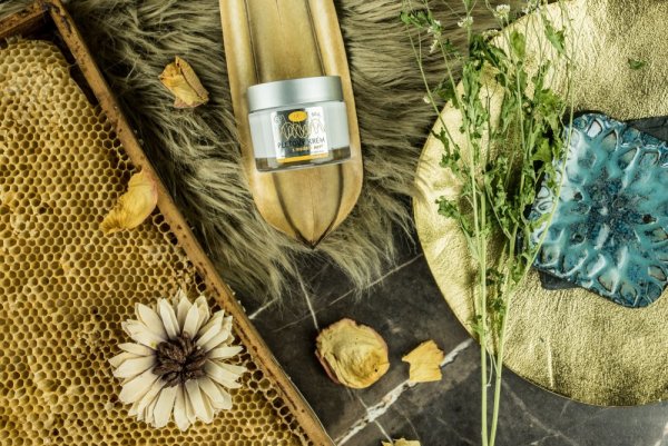 Pleťový krém s medem denní - Hmotnost: 120 g sklo