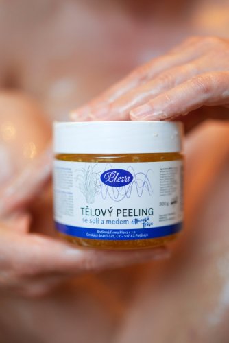 Tělový peeling se solí a medem - citronová tráva