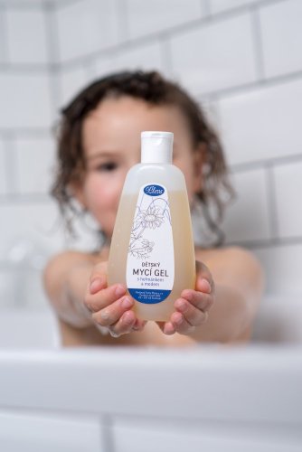Dětský mycí gel s heřmánkem a medem