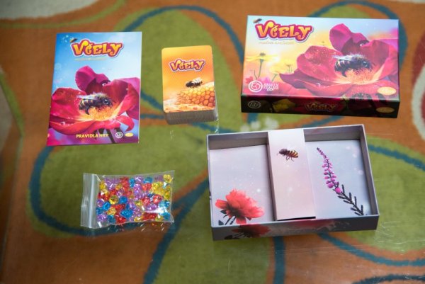 Včely: Medové království - karetní hra