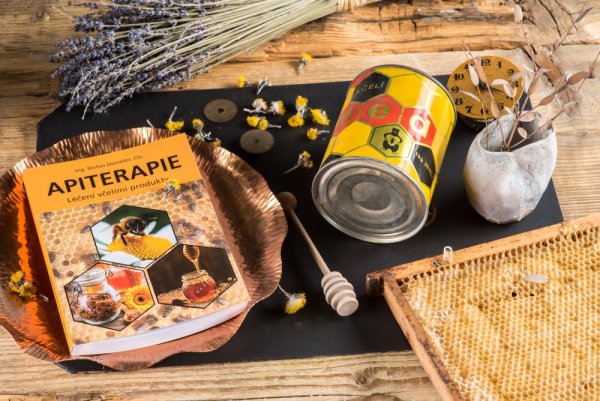 Apitherapie Behandlung von Bienenprodukten Ing. Štefan Demeter, CSc.