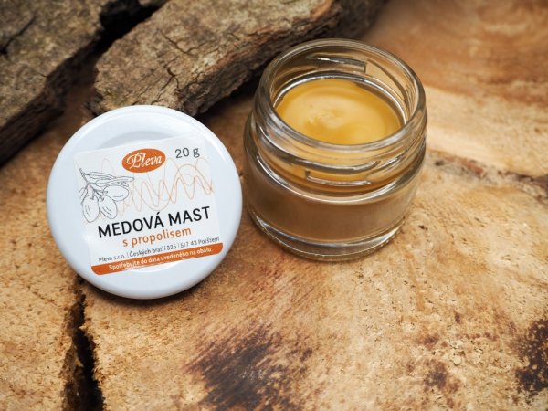 Honey ointment  with propolis