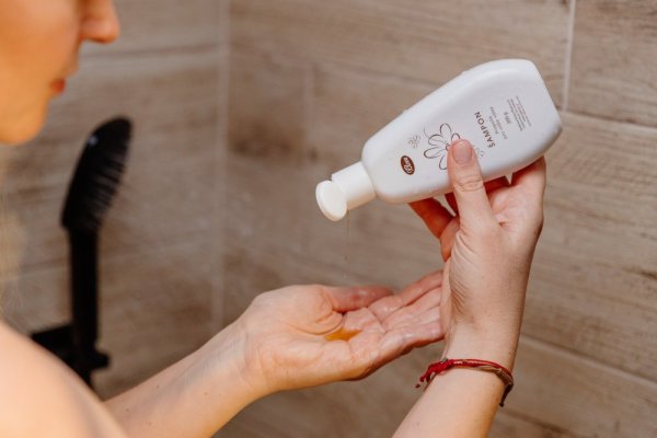Shampoo with Propolis for your Hair
