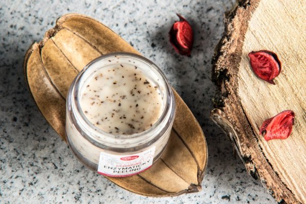 Enzym-Peeling mit Vitaminen