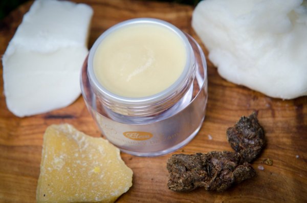 Shea Butter Balm With Propolis - Weight: 100 g glass bottle