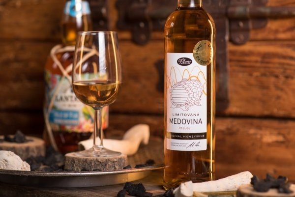 Medovina z Potštejna zrajíci v sudu po rumu z Fiji 0,5l – limitovaná edice