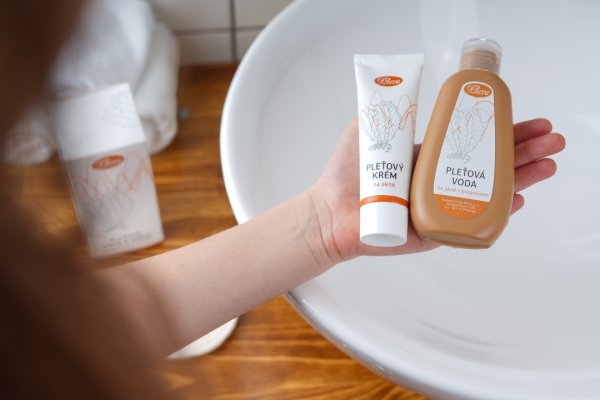 Acne clearing lotion and acne cream